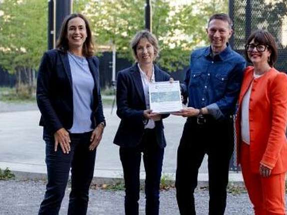 Restaurant Obergass, as a KMU-MAX winner, is awarded a tree sponsorship