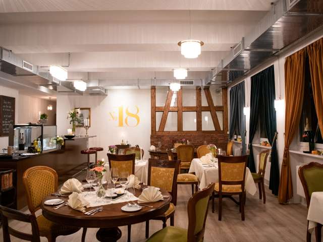 No18 - Restaurant & Smoker Bar